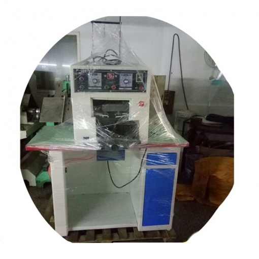 Gluing machine